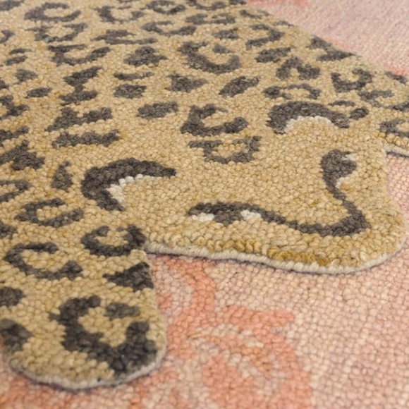 CRANE BABY
Leopard Shape Rug, Parker NEW - Picture 3 of 16